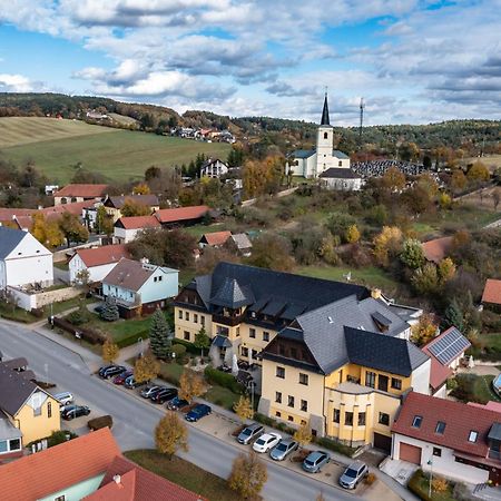 Valassky Hotel A Pivni Lazne Ogar Luhačovice Kültér fotó