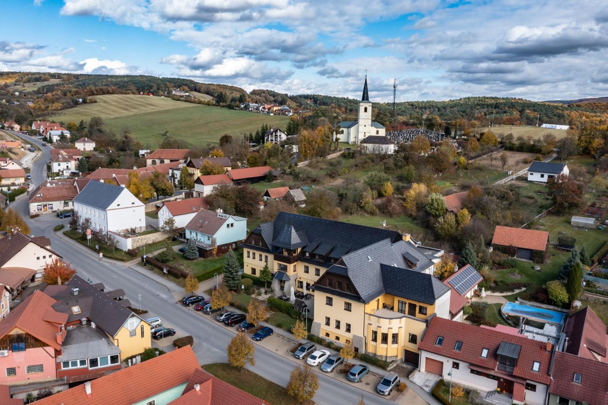 Valassky Hotel A Pivni Lazne Ogar Luhačovice Kültér fotó